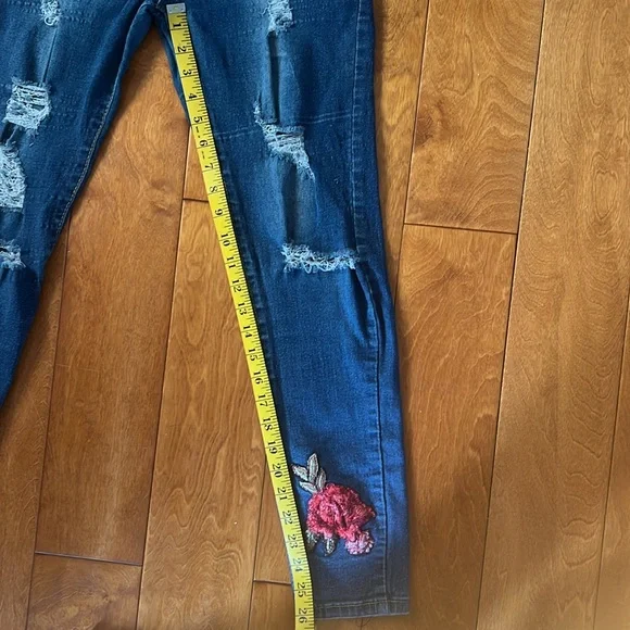 Embroidered Boutique Skinny, Distressed Medium Wash Jeans Size L Whimsigoth - Picture 9 of 9